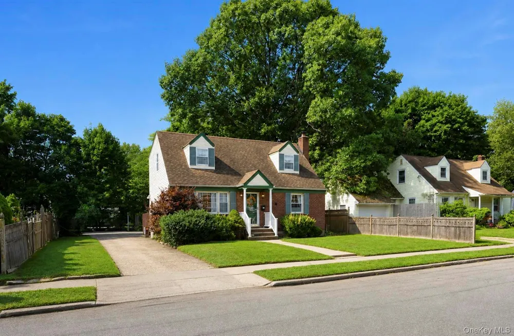 44 Maple Drive Amityville, NY 11701