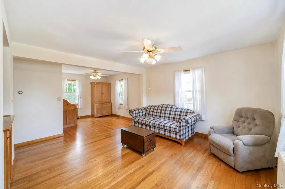 44 Maple Drive Amityville, NY 11701