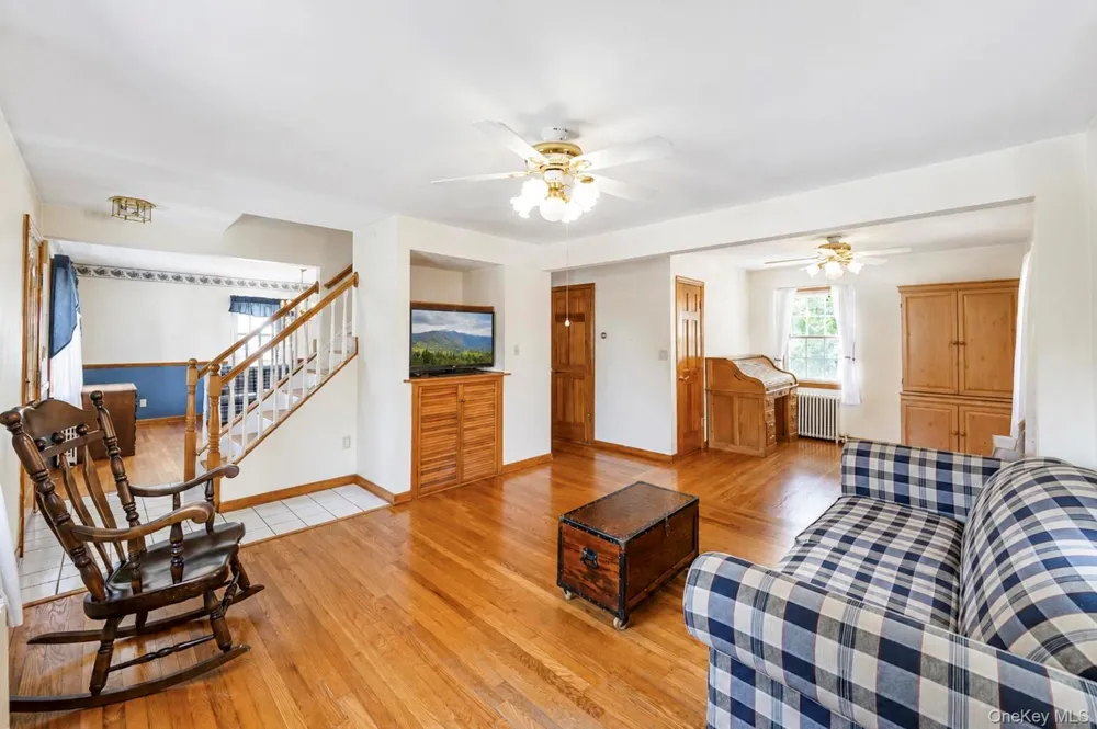 44 Maple Drive Amityville, NY 11701