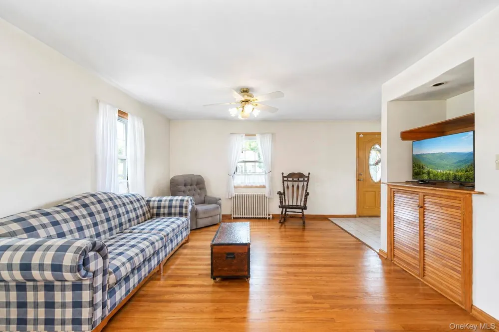 44 Maple Drive Amityville, NY 11701