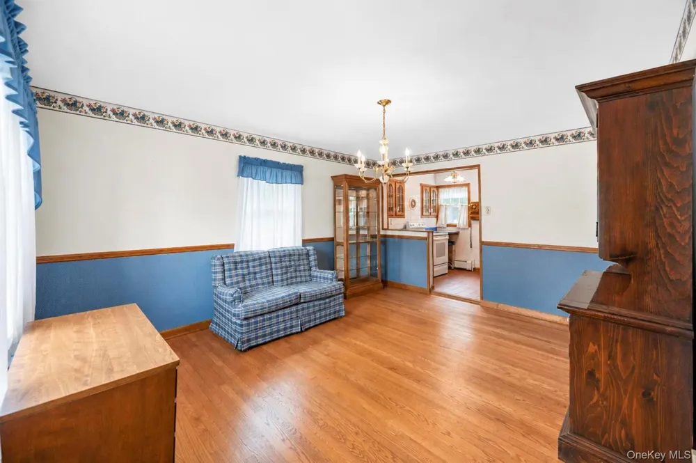 44 Maple Drive Amityville, NY 11701