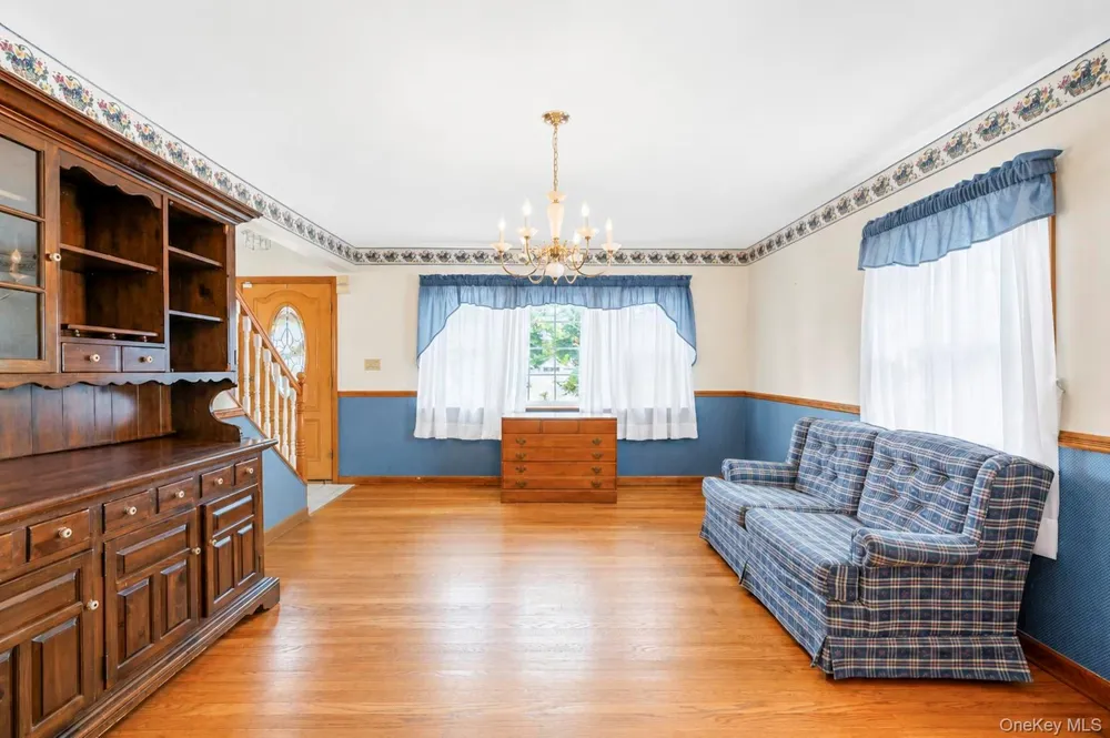 44 Maple Drive Amityville, NY 11701