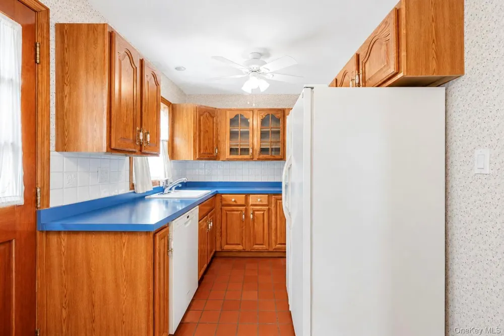 44 Maple Drive Amityville, NY 11701