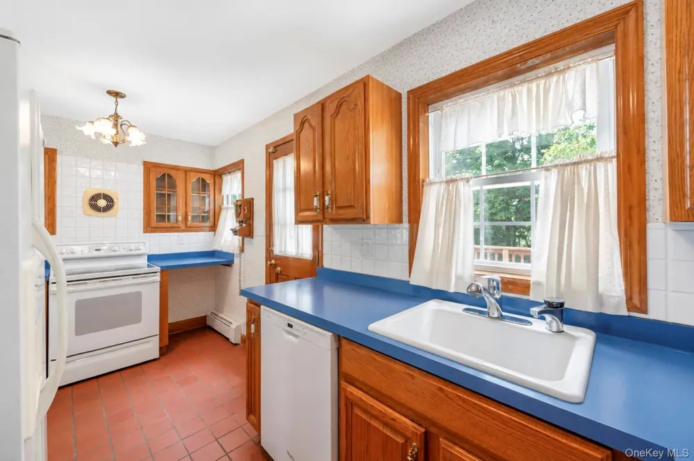 44 Maple Drive Amityville, NY 11701