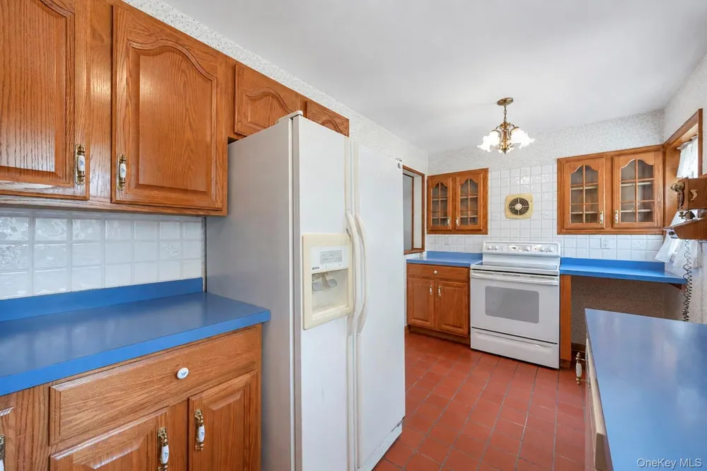 44 Maple Drive Amityville, NY 11701