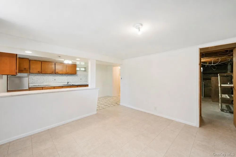 44 Maple Drive Amityville, NY 11701