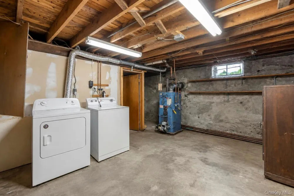 44 Maple Drive Amityville, NY 11701