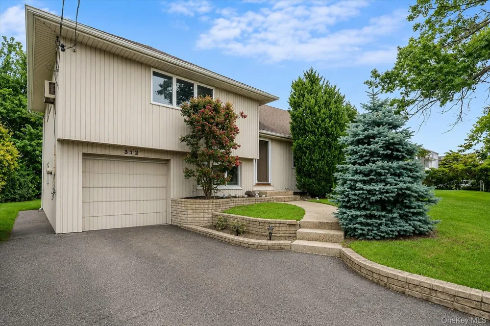 312 W Waukena Avenue Oceanside, NY 11572