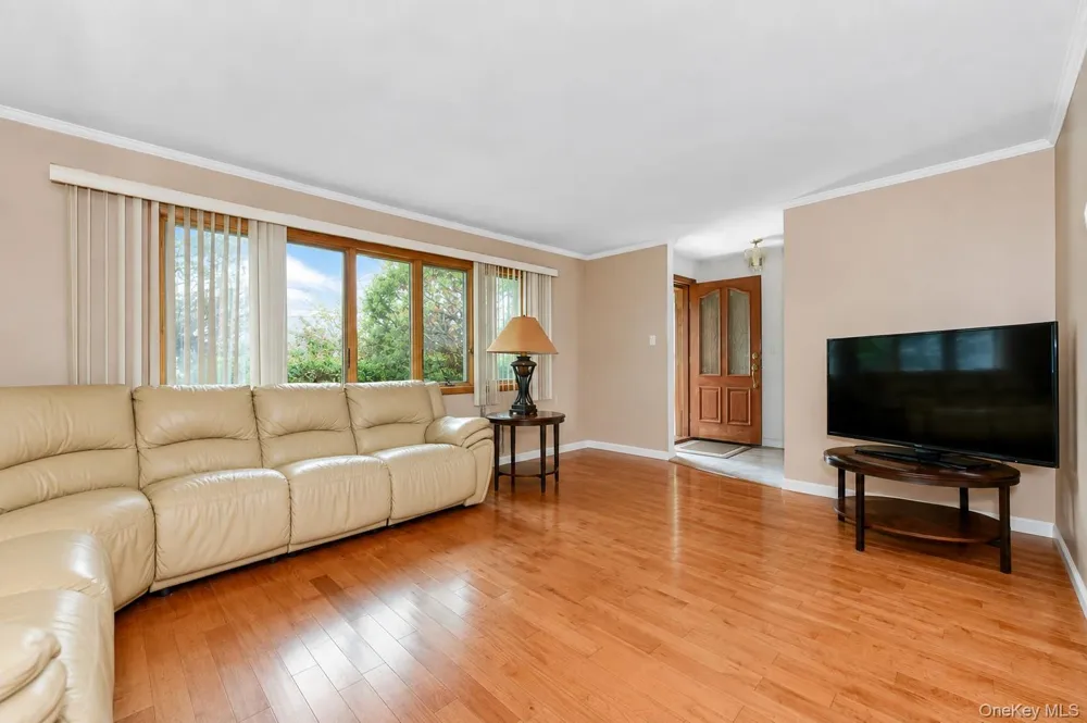 312 W Waukena Avenue Oceanside, NY 11572