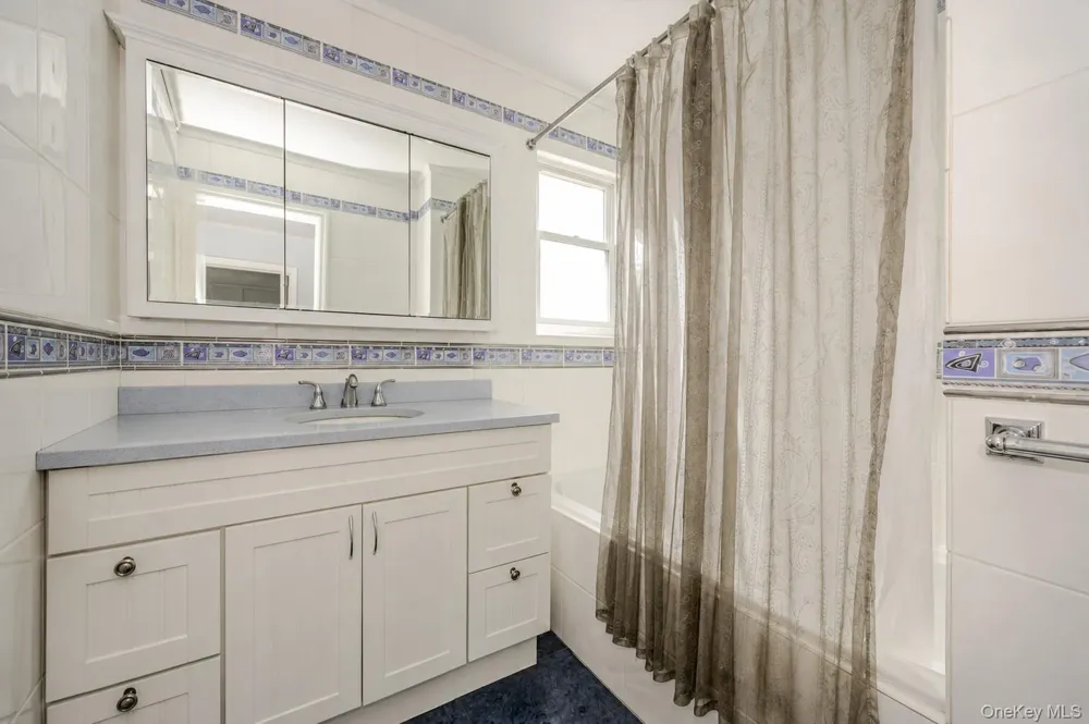 312 W Waukena Avenue Oceanside, NY 11572