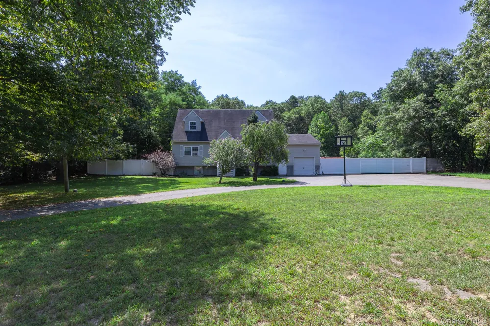 312 Peconic Avenue Medford, NY 11763
