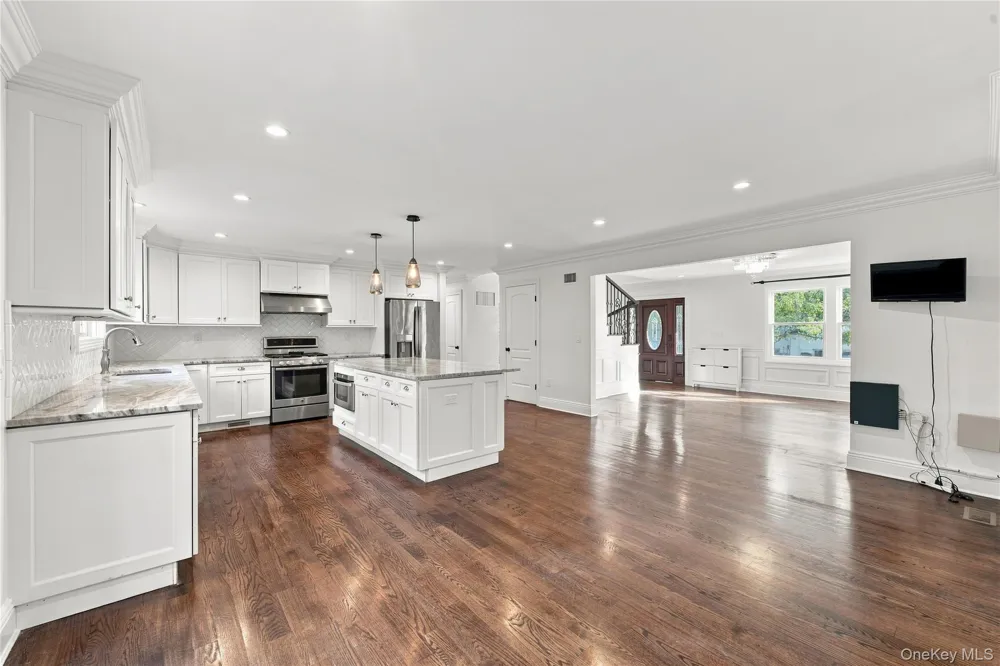 22 Forest Drive Jericho, NY 11753