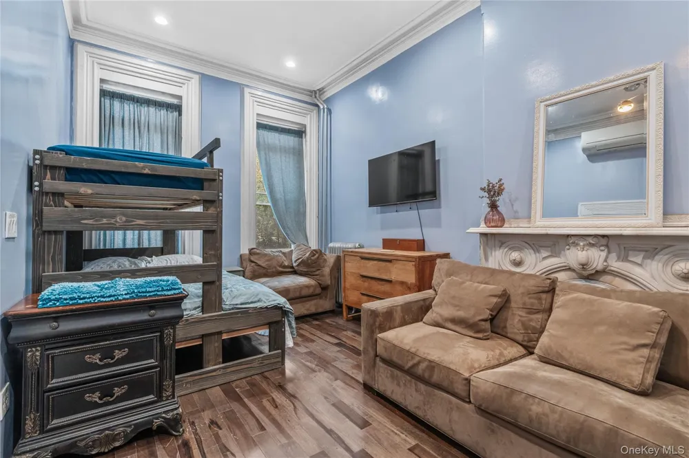 220 E 116th Street #2nd Floor New York (Manhattan), NY 10029