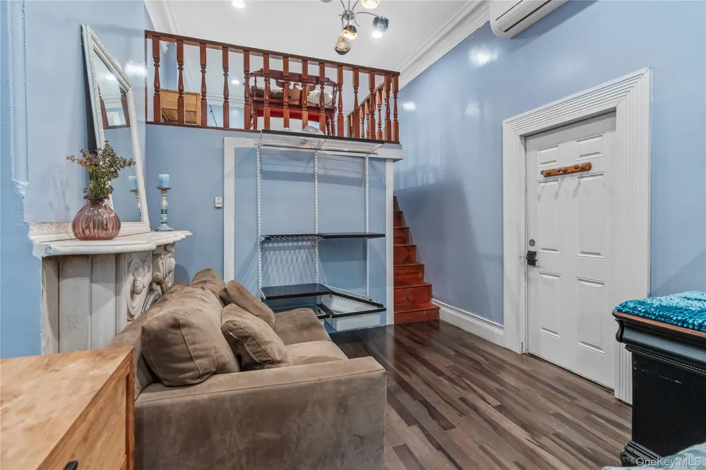 220 E 116th Street #2nd Floor New York (Manhattan), NY 10029