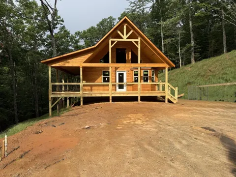 121 Surrey Trail