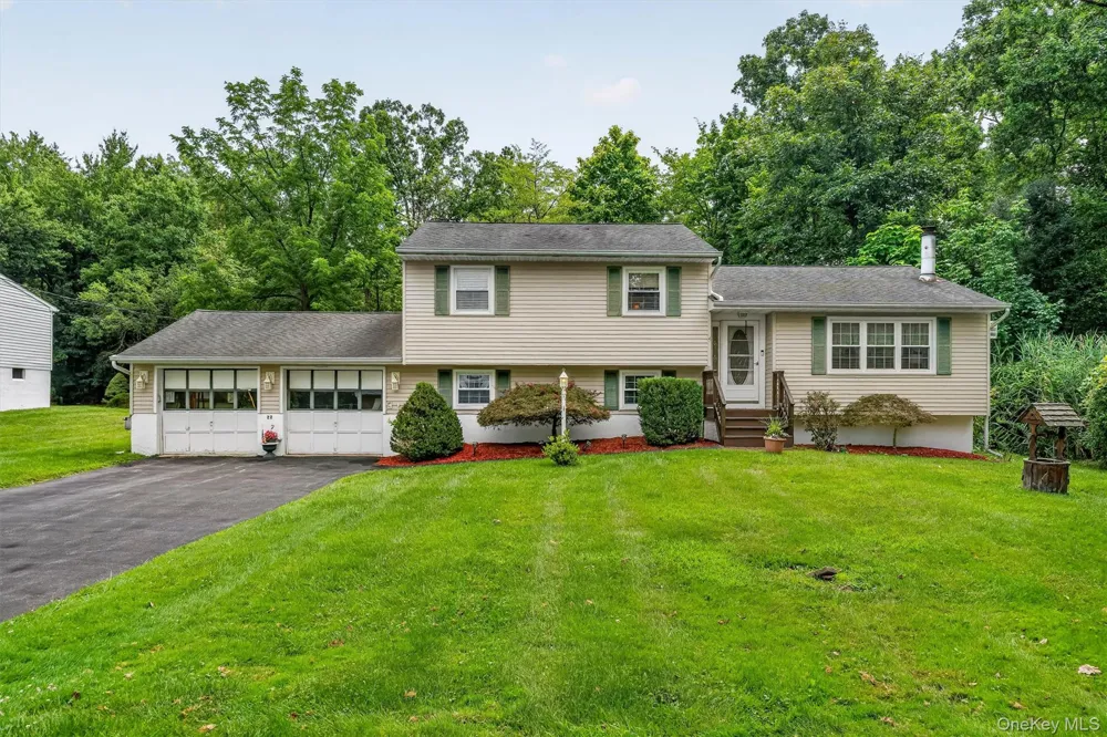 22 Elliott Place New Hampton, NY 10958