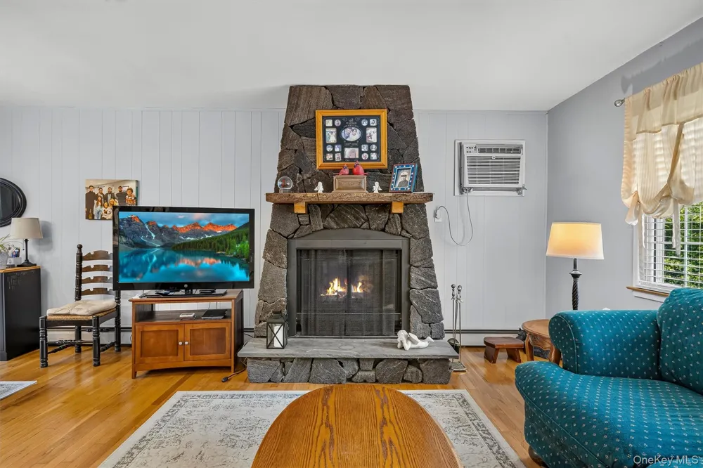 22 Elliott Place New Hampton, NY 10958