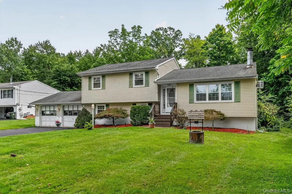 22 Elliott Place New Hampton, NY 10958