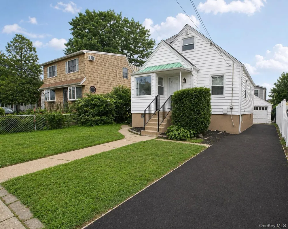 15 Berkshire Road Merrick, NY 11566