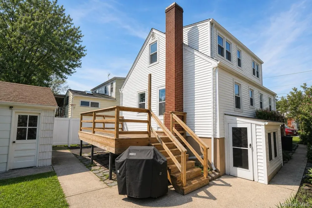 15 Berkshire Road Merrick, NY 11566