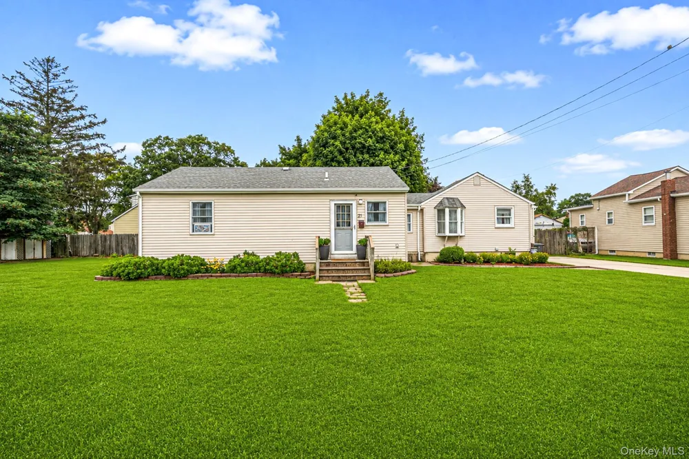 21 Cherokee Drive Bay Shore, NY 11706