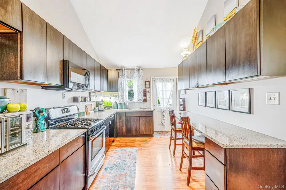 21 Cherokee Drive Bay Shore, NY 11706