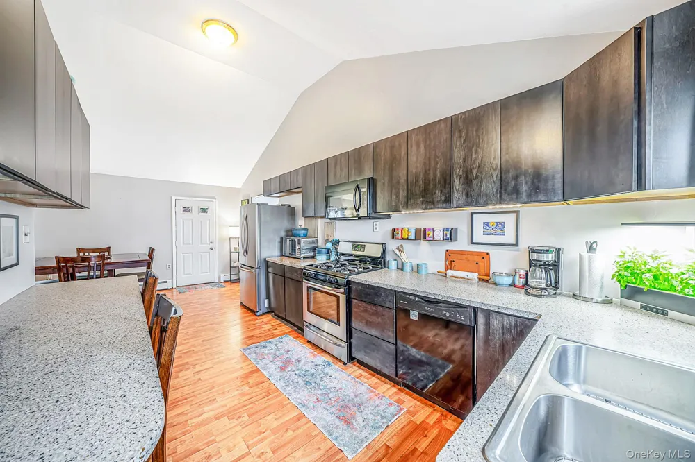 21 Cherokee Drive Bay Shore, NY 11706