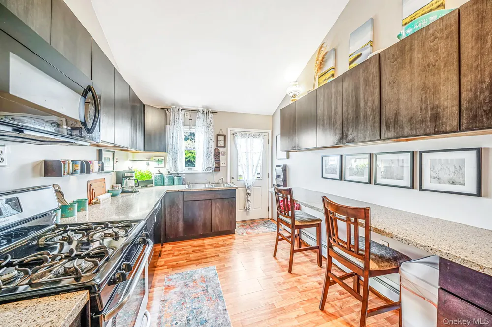 21 Cherokee Drive Bay Shore, NY 11706