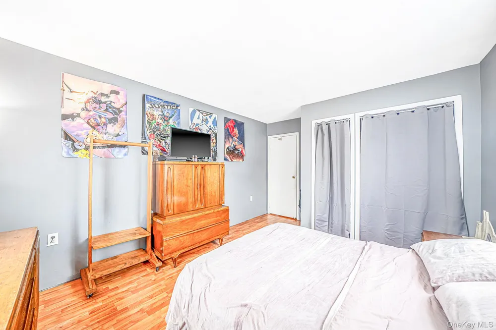 21 Cherokee Drive Bay Shore, NY 11706
