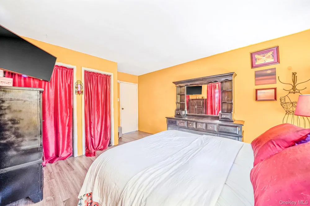 21 Cherokee Drive Bay Shore, NY 11706