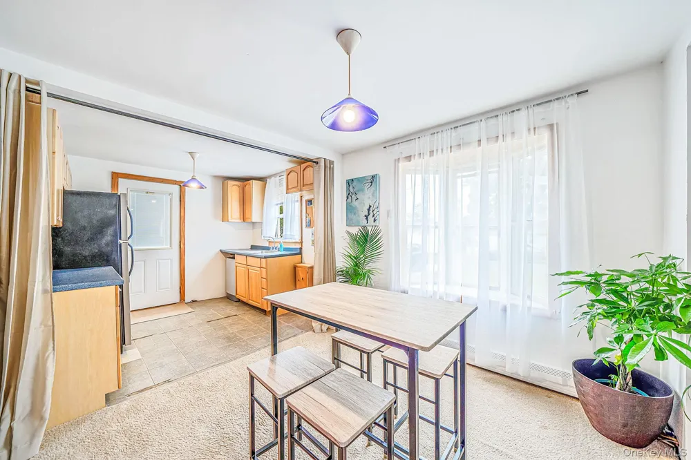 21 Cherokee Drive Bay Shore, NY 11706