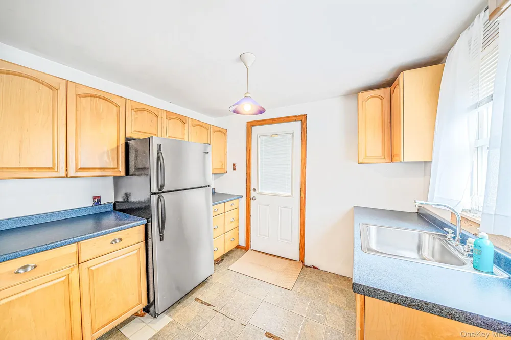 21 Cherokee Drive Bay Shore, NY 11706