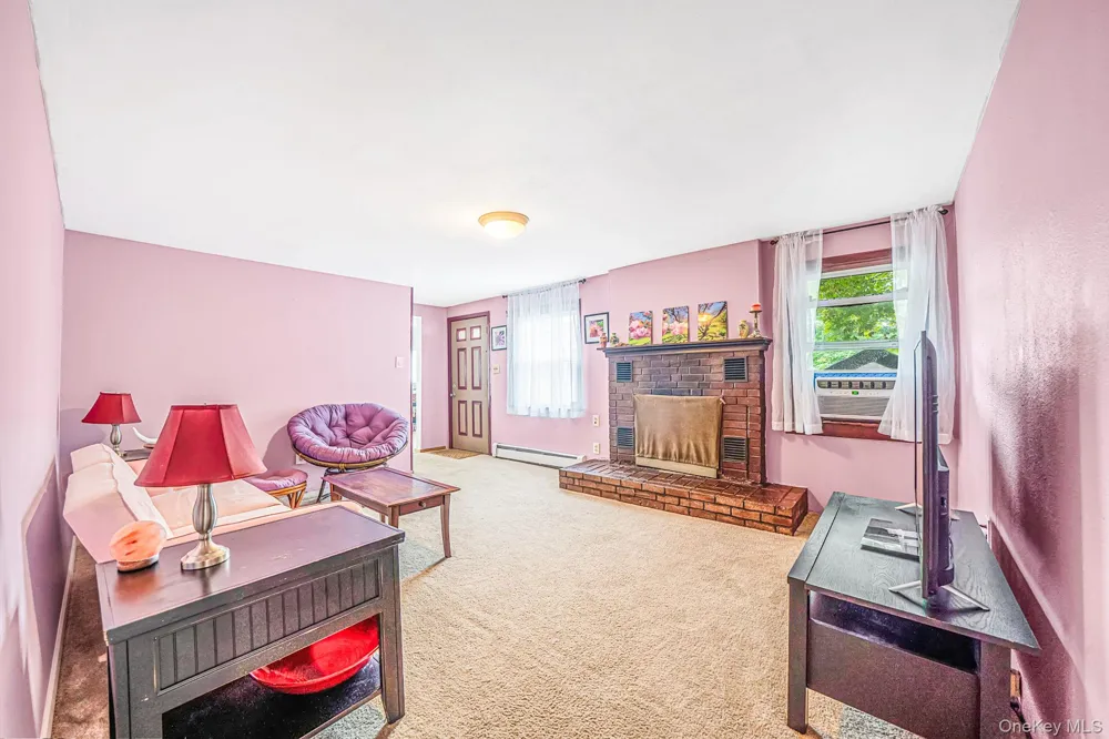21 Cherokee Drive Bay Shore, NY 11706