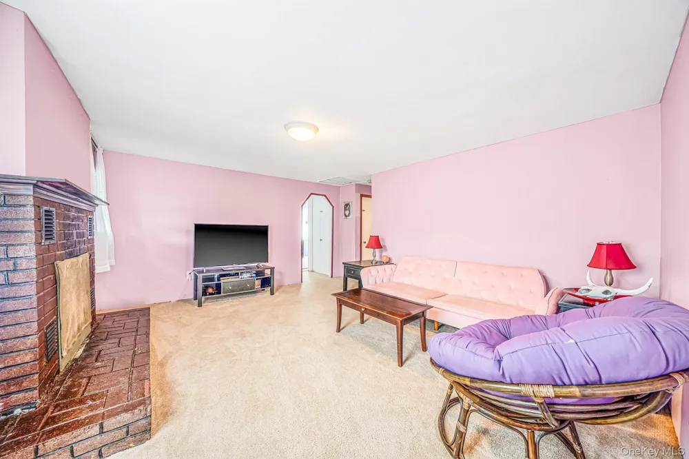 21 Cherokee Drive Bay Shore, NY 11706