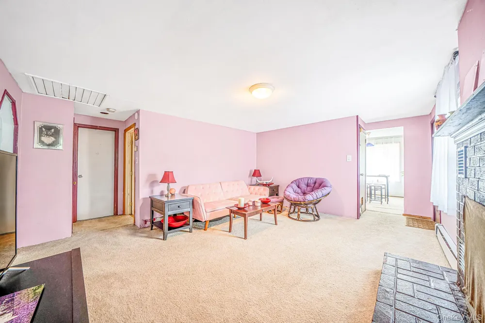21 Cherokee Drive Bay Shore, NY 11706