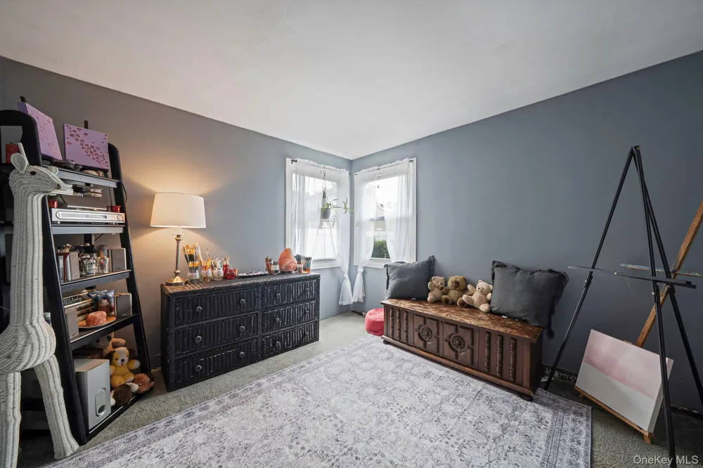 21 Cherokee Drive Bay Shore, NY 11706