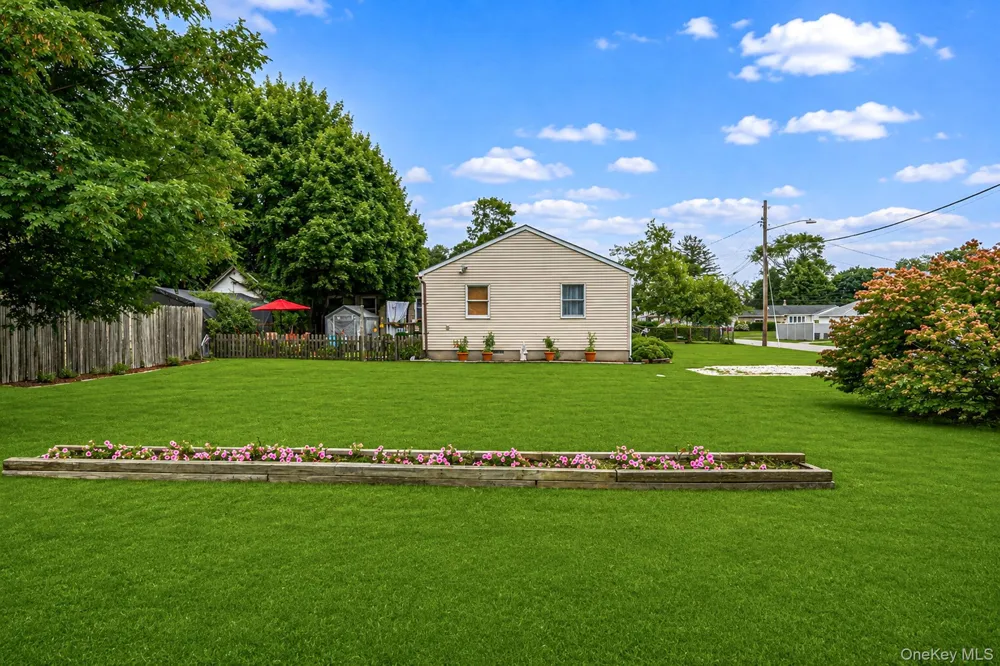 21 Cherokee Drive Bay Shore, NY 11706