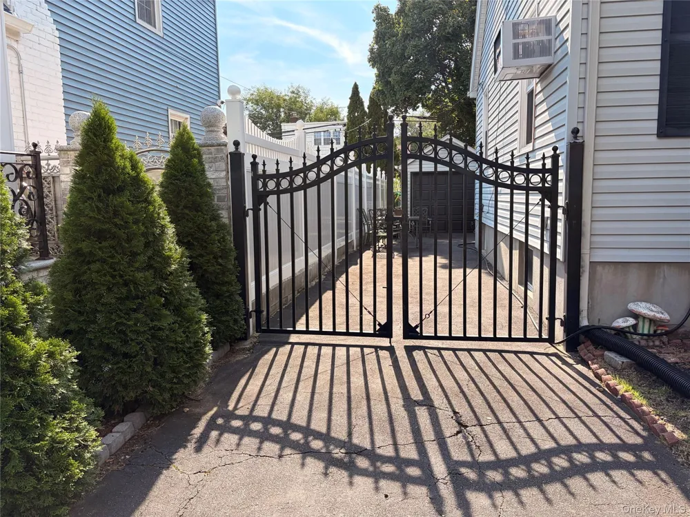 8456 252nd Street Bellerose, NY 11426