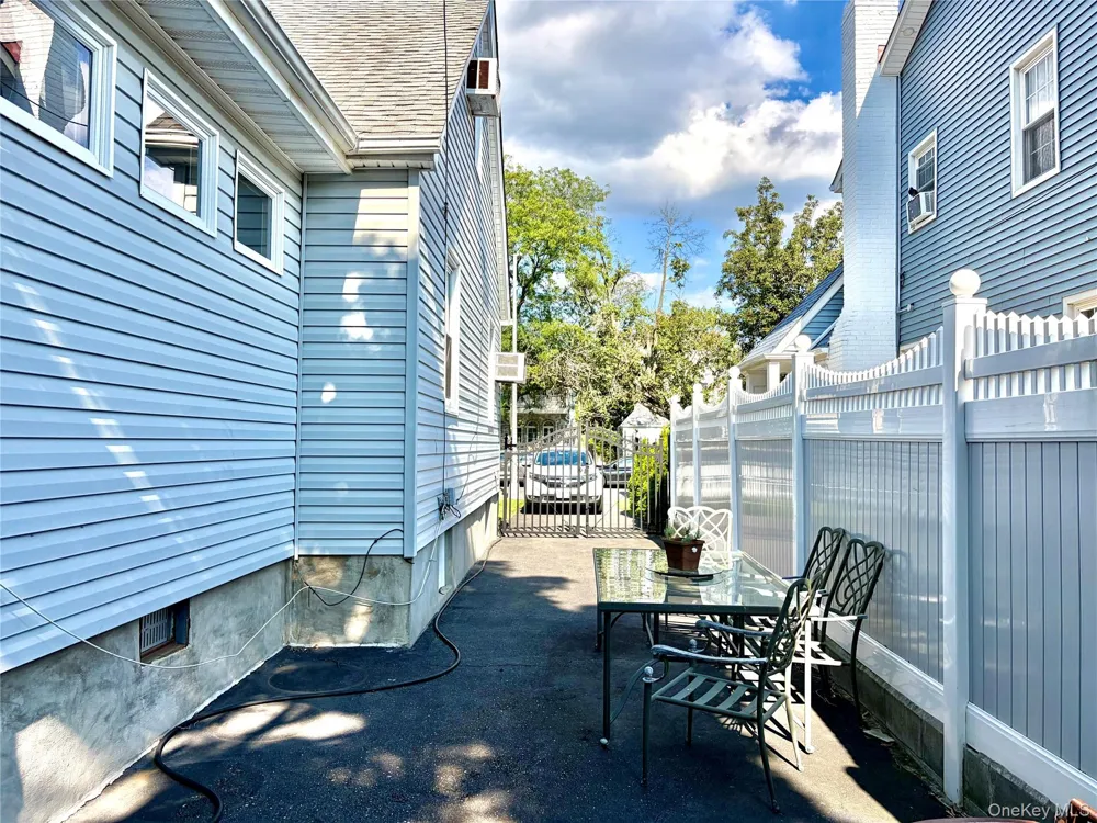 8456 252nd Street Bellerose, NY 11426