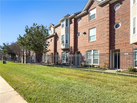 305 Holleman Drive E #302