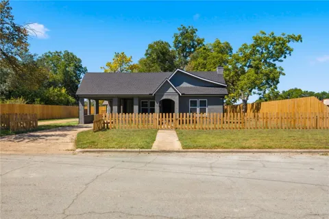 902 Post Oak Street