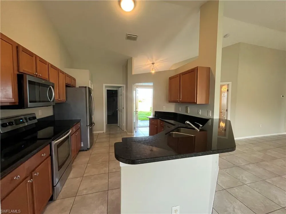 1821 SW 22nd Lane Cape Coral, FL 33991