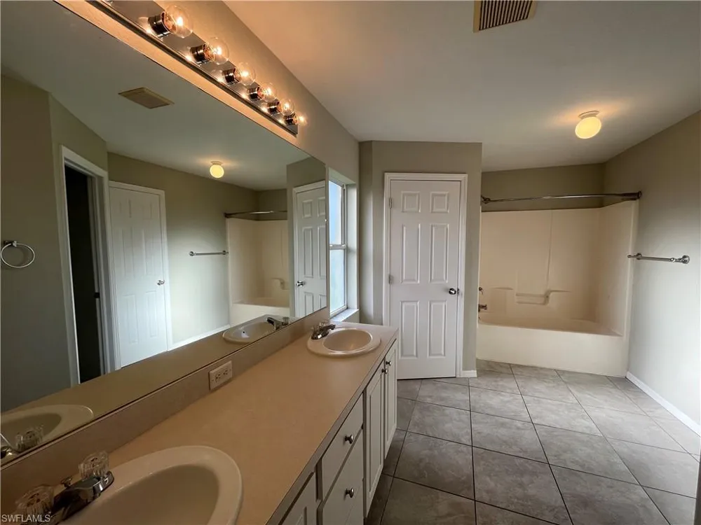 1821 SW 22nd Lane Cape Coral, FL 33991