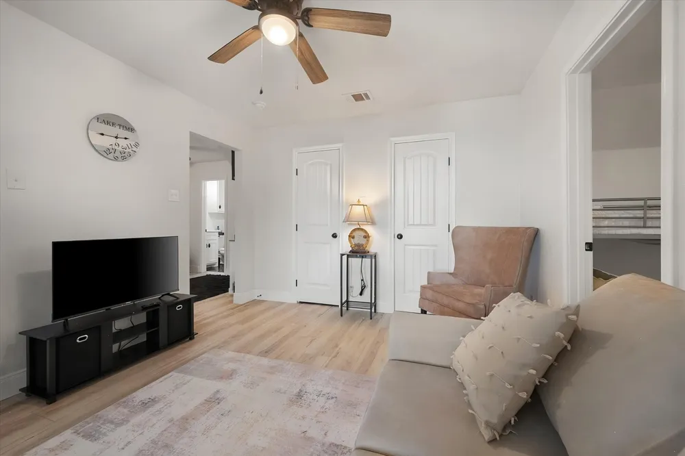 429 Meandering Way Corsicana, TX 75109