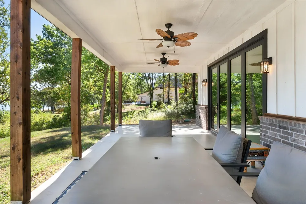 429 Meandering Way Corsicana, TX 75109