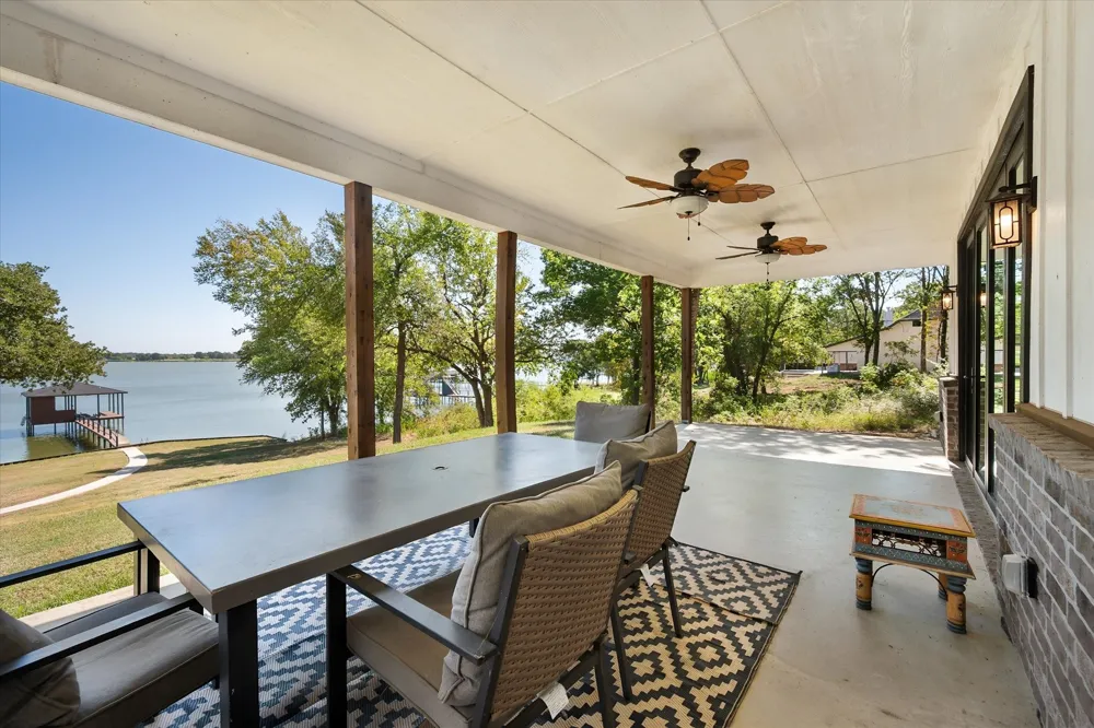429 Meandering Way Corsicana, TX 75109