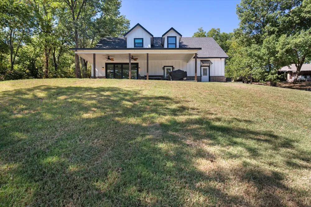 429 Meandering Way Corsicana, TX 75109