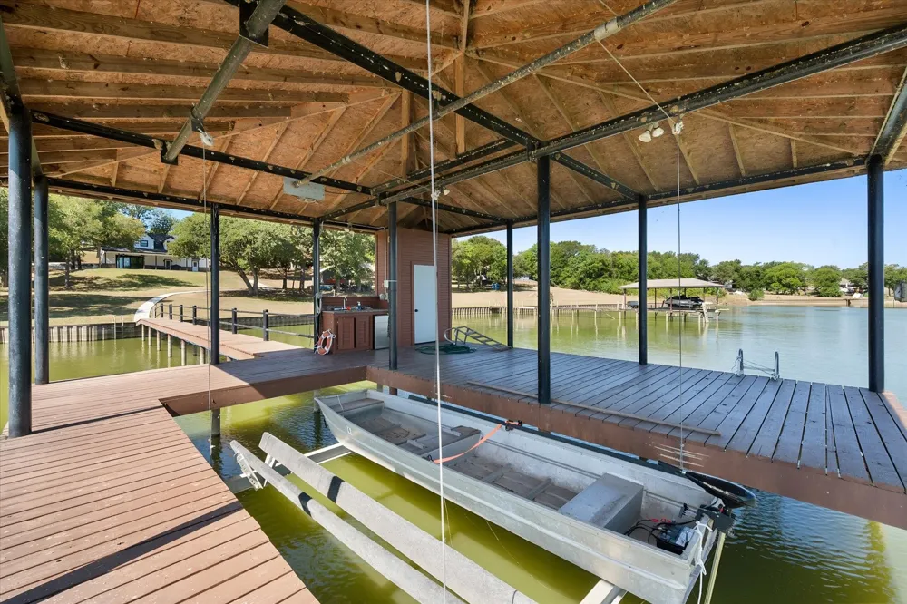 429 Meandering Way Corsicana, TX 75109