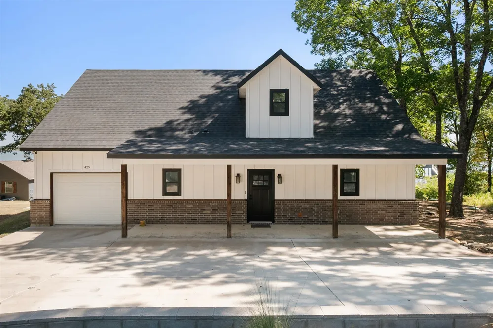 429 Meandering Way Corsicana, TX 75109