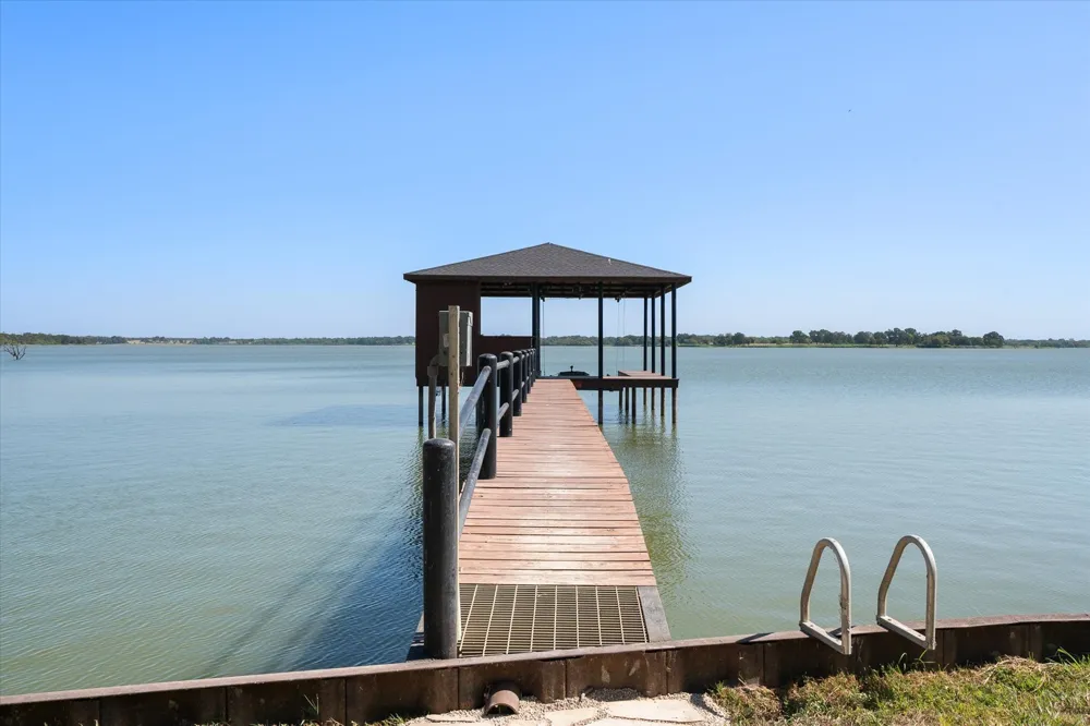 429 Meandering Way Corsicana, TX 75109